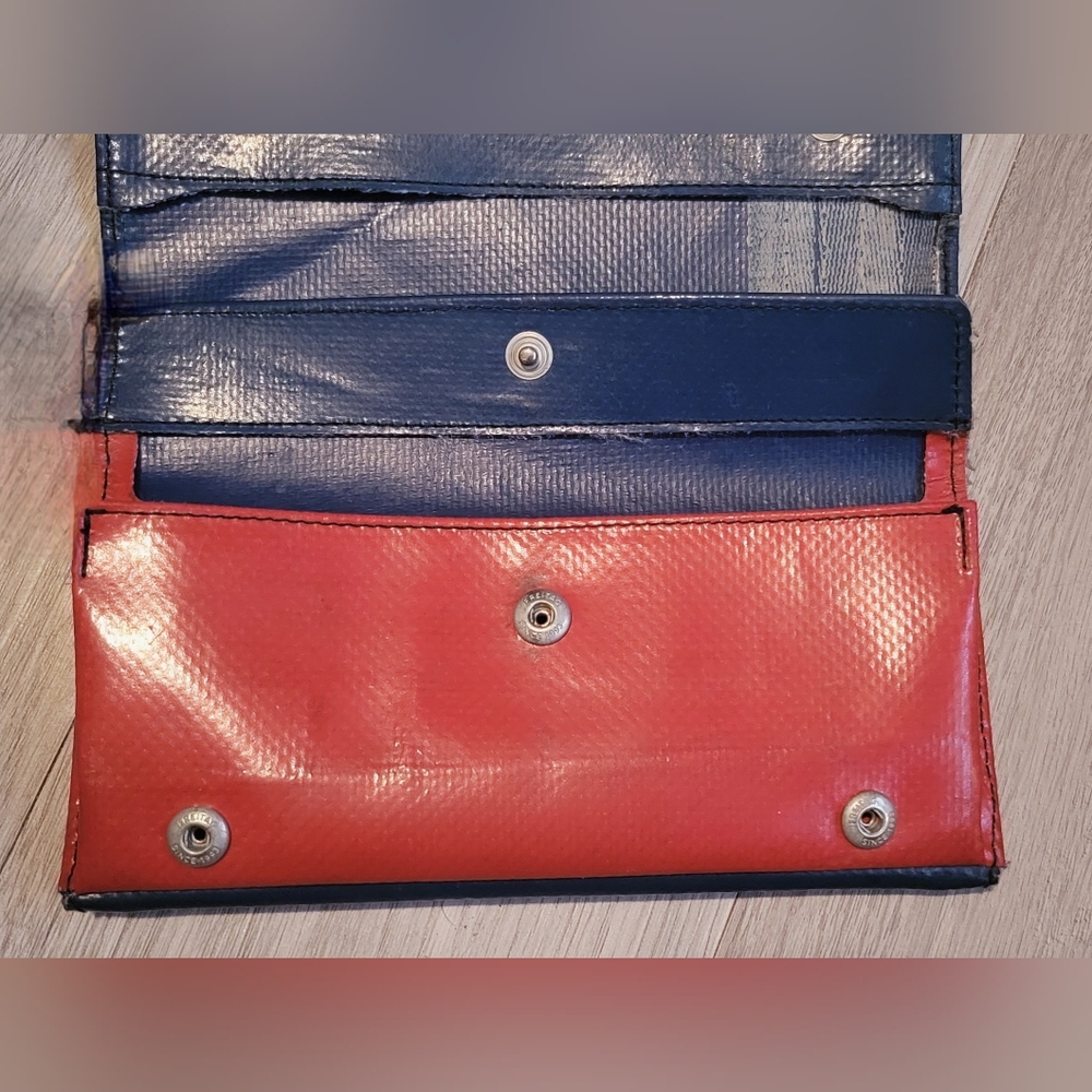 Freitag F555 Caroline 8" x 3.5" (~20cm x 9cm) Blue and Red Wallet Cardholder - Picture 8 of 15